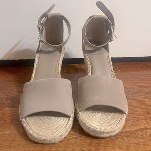 NEVER WORN Vince Camuto Leera Espadrille Wedge Sandals Dusty Mink